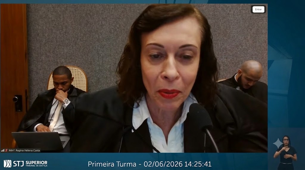 Transmissão online de live com janela de Libras integrada via software de streaming